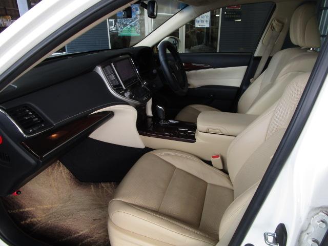 クラウンハイブリッド ロイヤルサルーン 純正ナビ・フルセグTV ETC Bカメラ ドラレコ クルーズコントロール スマートキー 本革シート 電動シート シートヒーター シートエアコン HIDライト MTモード 純正AW(18枚目)