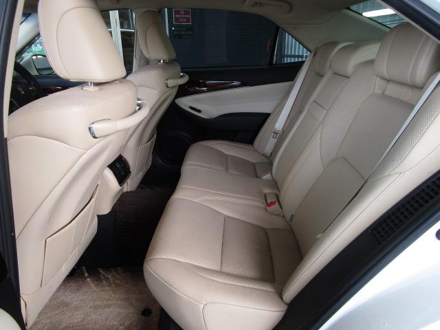 クラウンハイブリッド ロイヤルサルーン 純正ナビ・フルセグTV ETC Bカメラ ドラレコ クルーズコントロール スマートキー 本革シート 電動シート シートヒーター シートエアコン HIDライト MTモード 純正AW(19枚目)