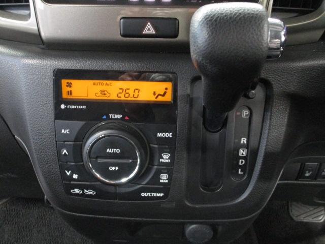 スペーシアカスタムＺ ベースグレード　ＨＤＤナビ・フルセグＴＶ　スマートキー　アイドリングストップ　シートヒーター　両側パワスラ　ＨＩＤライト　純正ＡＷ（11枚目）