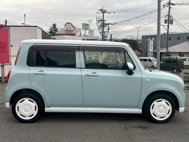 アルトラパン リミテッド　純正エアロ　ナビ　ＴＶ　ＣＤ　ＤＶＤ　Ｂｌｕｅｔｏｏｔｈ　バックカメラ　スマートキー　プッシュスタート　電動格納ミラー　シートヒーター　ツートンカラー（5枚目）