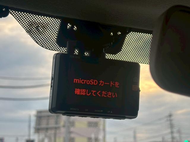 アルトラパン リミテッド　純正エアロ　ナビ　ＴＶ　ＣＤ　ＤＶＤ　Ｂｌｕｅｔｏｏｔｈ　バックカメラ　スマートキー　プッシュスタート　電動格納ミラー　シートヒーター　ツートンカラー（32枚目）