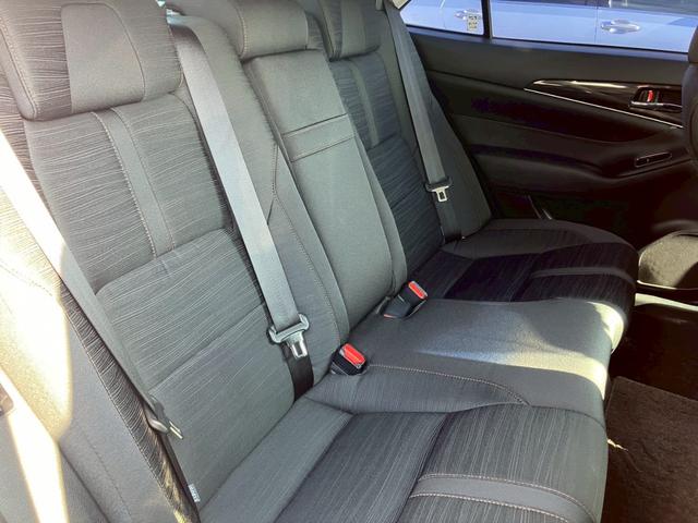 新車・中古車問わず、豊富な知識とサービスで、ご満足頂けるおクルマをご提供します。女性スタッフもいますので、お気軽にお電話・ご来店ください。