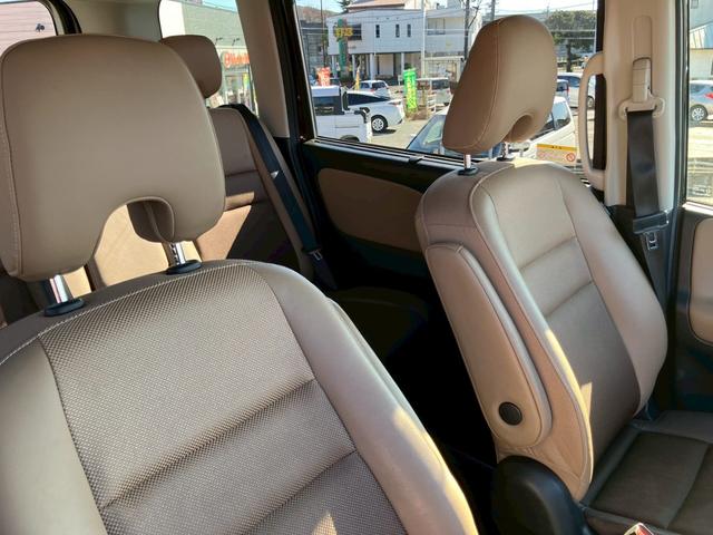 セレナ ハイウェイスター　Ｖセレクション　９型ナビ　ＴＶ　ＣＤ　ＤＶＤ　ＢＴ　全方位カメラ　ＥＴＣ　後席モニター　両側ハンズフリーオートスライドドア　プレミアムインテリアハーフレザーシート　エマージェンシーブレーキ　ＬＥＤライト　フォグ（25枚目）