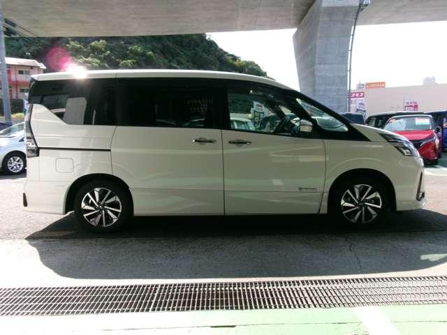 セレナ １．２　ｅ－ＰＯＷＥＲ　ハイウェイスター　Ｖ　１オナ　ナビ　点検記録簿付　フルオートエアコン　アルミホイール　エアバック　メモリーナビ　ＡＢＳ　パワステ　パワーウィンドウ（5枚目）