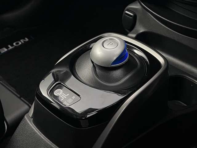 ノート １．２　ｅ－ＰＯＷＥＲ　Ｘ　Ｖセレクション　アラウンドカメラ　ワンオ－ナ－車　運転席助手席エアバック　エアバッグ　衝突被害軽減装置　イモビライザー　ＬＥＤヘッドライト　パワーウインドウ　レーンアシスト　ＥＴＣ　アルミホイール　スマートキー（12枚目）