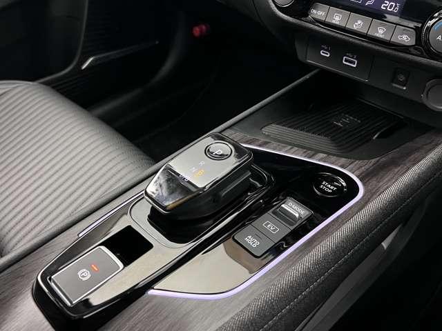 オーラ 1.2 G レザーエディション ワンオーナ 追突防止 レーダークルーズ 本革 車線逸脱警報装置 LED 盗難防止 記録簿 バックモニター ETC インテリジェントキー メモリーナビゲーション AW キーレスエントリー オートエアコン(12枚目)