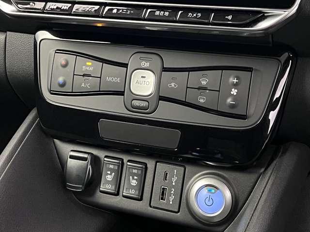 【オートエアコン】タッチパネル式オートエアコンで運転席周りの凹凸が少なくスッキリとしています。