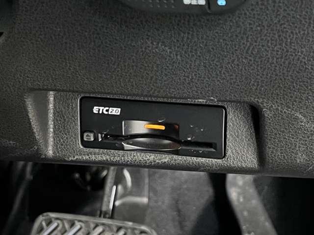 【ＥＴＣ装備】高速道路料金所での小銭の出し入れや雨天時における窓の開閉などの煩わしさから解放されます。料金所をスムーズに通過でき、快適です。