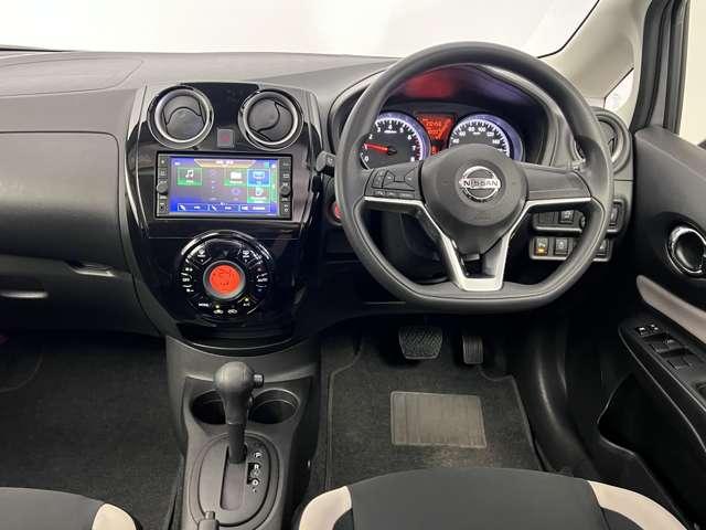 ノート 1.2 X Vセレクション 衝突被害軽減装置 バックビューモニター レーンキープ ワンオーナー イモビライザー 記録簿 インテリキー オートエアコン Aストップ Wエアバック ETC ABS メモリーナビ ナビTV キーレス(4枚目)