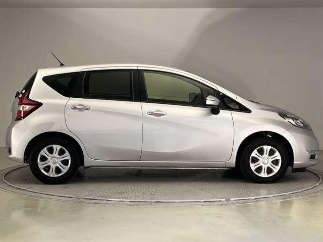 ノート 1.2 X Vセレクション 衝突被害軽減装置 バックビューモニター レーンキープ ワンオーナー イモビライザー 記録簿 インテリキー オートエアコン Aストップ Wエアバック ETC ABS メモリーナビ ナビTV キーレス(7枚目)