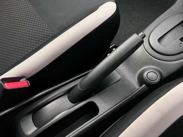 ノート 1.2 X Vセレクション 衝突被害軽減装置 バックビューモニター レーンキープ ワンオーナー イモビライザー 記録簿 インテリキー オートエアコン Aストップ Wエアバック ETC ABS メモリーナビ ナビTV キーレス(10枚目)