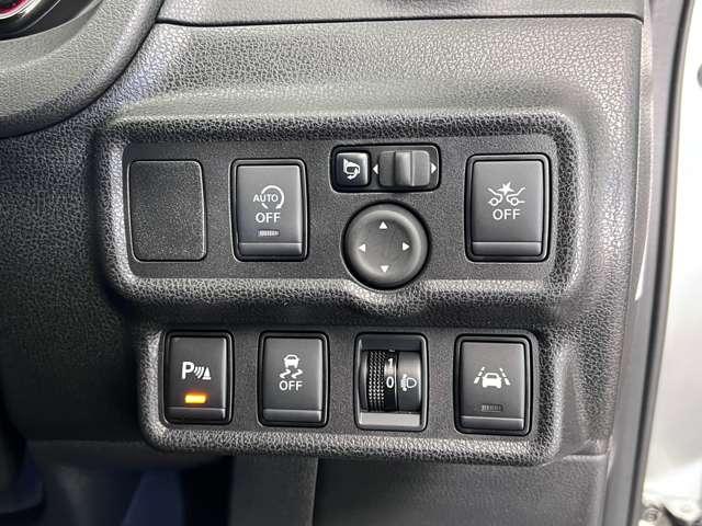 ノート 1.2 X Vセレクション 衝突被害軽減装置 バックビューモニター レーンキープ ワンオーナー イモビライザー 記録簿 インテリキー オートエアコン Aストップ Wエアバック ETC ABS メモリーナビ ナビTV キーレス(16枚目)