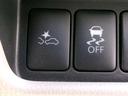 衝突被害軽減ブレーキと横滑り防止装置のスイッチです。通常はオン状態で使用するため、触りにくい位置に配置されています。