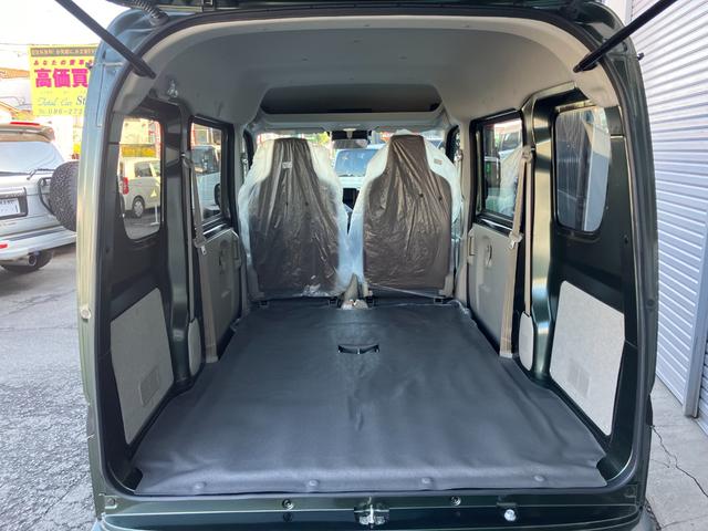 大きな荷物も長尺物も高さのある物もしっかり積めますね★多数のユーティリティーナットは１２カ所あります♪室内や荷室を明るく照らしてくれるＬＥＤルームランプ♪