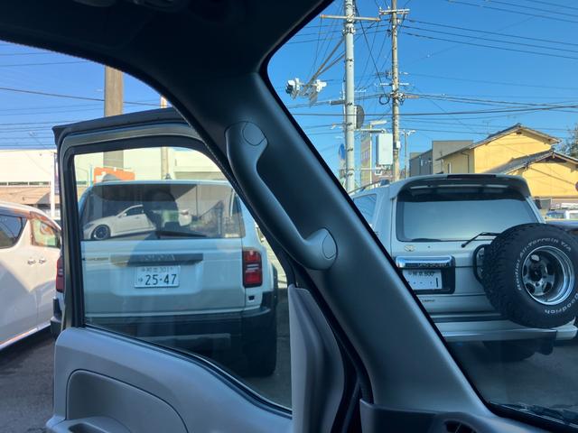 低い乗降ステップと大型の乗降グリップで乗り降りラクラク♪乗降ステップ高（前席）３５５ｍｍです♪