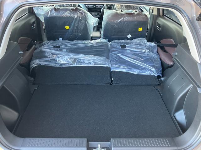 フロンクス ベースグレード　スズキセーフティサポート　パドルシフト＆スポーツモード　チルト＆テレスコピックステアリング　電動Ｐブレーキ　前席シートヒーター　ワイヤレス充電器　全方位モニター　アダプティブクルーズコントロール（11枚目）