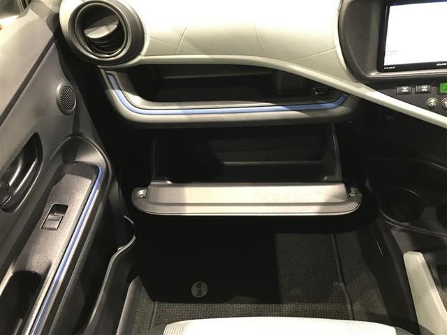 アクア Ｓ　キーレスエントリ　フルセグ地デジ　イモビ　ナビ＆ＴＶ　オートエアコン　デュアルエアバック　ＥＳＣ　Ｂカメラ　パワーウィンドウ　ＡＵＸ端子　ＤＶＤ再生可能　ＳＲＳ　パワーステアリング　ＡＢＳ　記録簿付（17枚目）