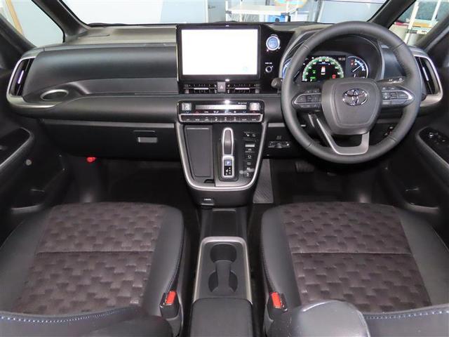 ヴォクシー ハイブリッドＳ－Ｚ　パワーウィンドウ　ＤＶＤ再生機能　インテリキー　横滑防止装置　地デジＴＶ　アクティブクルーズコントロール　フルオートエアコン　リアカメラ　エアバッグ　ＡＢＳ　１００Ｖ充電　ナビＴＶ　ＷＡＣ　キーレス（2枚目）