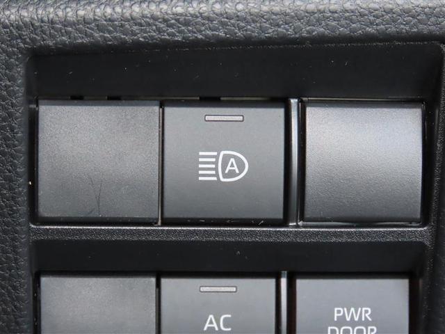 ヴォクシー ハイブリッドＳ－Ｚ　パワーウィンドウ　ＤＶＤ再生機能　インテリキー　横滑防止装置　地デジＴＶ　アクティブクルーズコントロール　フルオートエアコン　リアカメラ　エアバッグ　ＡＢＳ　１００Ｖ充電　ナビＴＶ　ＷＡＣ　キーレス（4枚目）