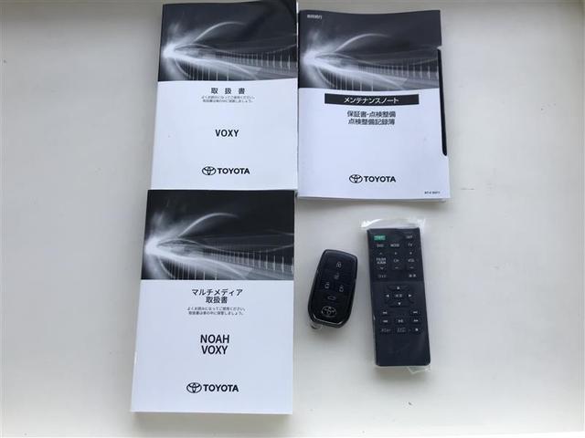 ヴォクシー ハイブリッドＳ－Ｚ　パワーウィンドウ　ＤＶＤ再生機能　インテリキー　横滑防止装置　地デジＴＶ　アクティブクルーズコントロール　フルオートエアコン　リアカメラ　エアバッグ　ＡＢＳ　１００Ｖ充電　ナビＴＶ　ＷＡＣ　キーレス（15枚目）