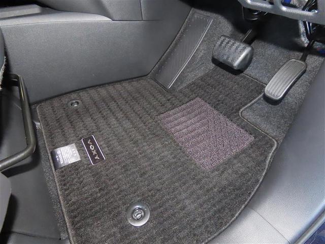 ヴォクシー ハイブリッドＳ－Ｚ　パワーウィンドウ　ＤＶＤ再生機能　インテリキー　横滑防止装置　地デジＴＶ　アクティブクルーズコントロール　フルオートエアコン　リアカメラ　エアバッグ　ＡＢＳ　１００Ｖ充電　ナビＴＶ　ＷＡＣ　キーレス（24枚目）