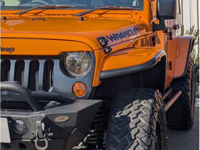 ジープ・ラングラーアンリミテッド スポーツ　色替全塗装オレンジ　ＲｏｕｇｈＣｏｕｎｔｒｙ　４ｉｎリフトキット　ＴＲＣフェンダー　ＳＭＩＴＴＹＢＩＬＴ　ＸＲＣバンパー　ＦＵＥＬ　ＣＯＶＥＲＴ２０ｉｎ　ＮＩＴＴＯトレイルグラップラー３７ｘ１２．５０（22枚目）