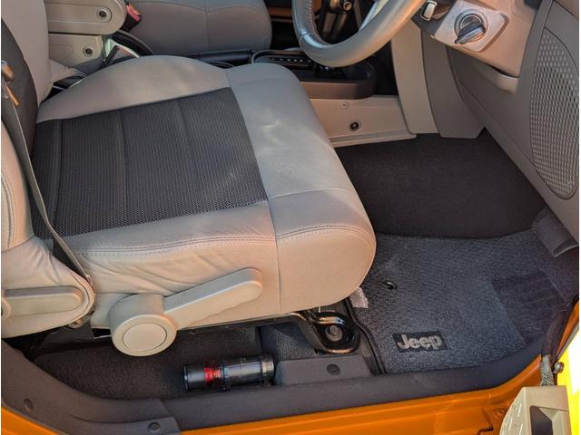 ジープ・ラングラーアンリミテッド スポーツ　色替全塗装オレンジ　ＲｏｕｇｈＣｏｕｎｔｒｙ　４ｉｎリフトキット　ＴＲＣフェンダー　ＳＭＩＴＴＹＢＩＬＴ　ＸＲＣバンパー　ＦＵＥＬ　ＣＯＶＥＲＴ２０ｉｎ　ＮＩＴＴＯトレイルグラップラー３７ｘ１２．５０（46枚目）