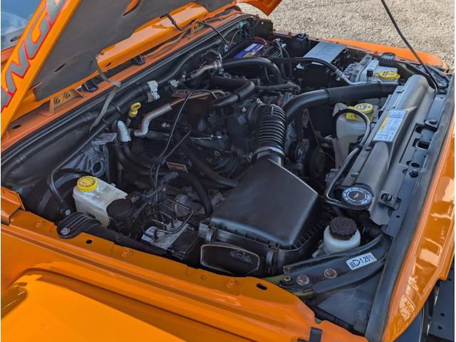 ジープ・ラングラーアンリミテッド スポーツ　色替全塗装オレンジ　ＲｏｕｇｈＣｏｕｎｔｒｙ　４ｉｎリフトキット　ＴＲＣフェンダー　ＳＭＩＴＴＹＢＩＬＴ　ＸＲＣバンパー　ＦＵＥＬ　ＣＯＶＥＲＴ２０ｉｎ　ＮＩＴＴＯトレイルグラップラー３７ｘ１２．５０（60枚目）