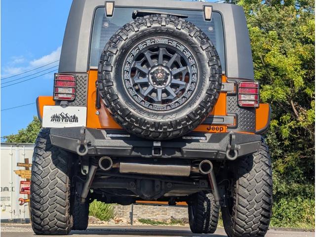 ジープ・ラングラーアンリミテッド スポーツ　色替全塗装オレンジ　ＲｏｕｇｈＣｏｕｎｔｒｙ　４ｉｎリフトキット　ＴＲＣフェンダー　ＳＭＩＴＴＹＢＩＬＴ　ＸＲＣバンパー　ＦＵＥＬ　ＣＯＶＥＲＴ２０ｉｎ　ＮＩＴＴＯトレイルグラップラー３７ｘ１２．５０（63枚目）