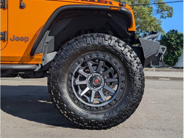 ジープ・ラングラーアンリミテッド スポーツ　色替全塗装オレンジ　ＲｏｕｇｈＣｏｕｎｔｒｙ　４ｉｎリフトキット　ＴＲＣフェンダー　ＳＭＩＴＴＹＢＩＬＴ　ＸＲＣバンパー　ＦＵＥＬ　ＣＯＶＥＲＴ２０ｉｎ　ＮＩＴＴＯトレイルグラップラー３７ｘ１２．５０（68枚目）