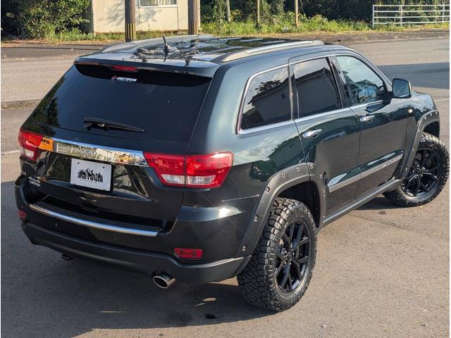 ジープ・グランドチェロキー リミテッド 4x4 新品☆NITTOリッジグラップラー☆4本 エアサスペンション WL専用18インチグロスブラックホイール パワーリアゲート シート&ステアリングヒーター オートヘッドライト コーナーセンサー(4枚目)