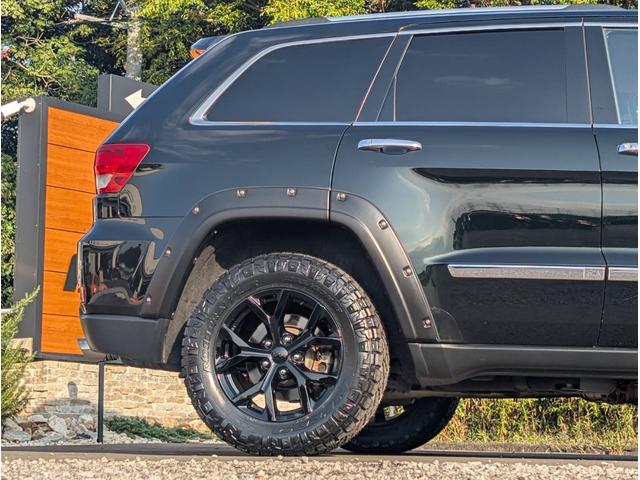 ジープ・グランドチェロキー リミテッド 4x4 新品☆NITTOリッジグラップラー☆4本 エアサスペンション WL専用18インチグロスブラックホイール パワーリアゲート シート&ステアリングヒーター オートヘッドライト コーナーセンサー(9枚目)