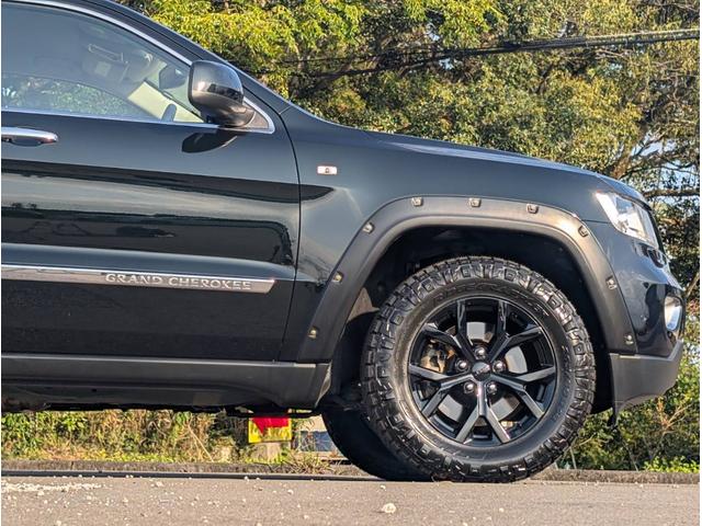 ジープ・グランドチェロキー リミテッド 4x4 新品☆NITTOリッジグラップラー☆4本 エアサスペンション WL専用18インチグロスブラックホイール パワーリアゲート シート&ステアリングヒーター オートヘッドライト コーナーセンサー(10枚目)