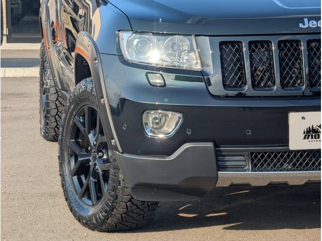 ジープ・グランドチェロキー リミテッド 4x4 新品☆NITTOリッジグラップラー☆4本 エアサスペンション WL専用18インチグロスブラックホイール パワーリアゲート シート&ステアリングヒーター オートヘッドライト コーナーセンサー(14枚目)