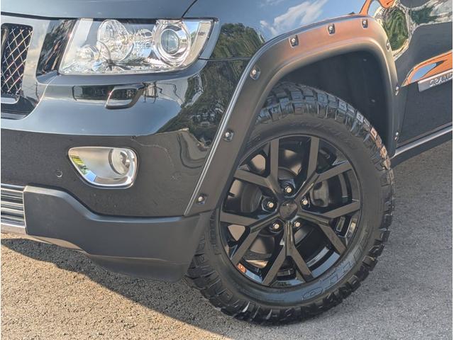 ジープ・グランドチェロキー リミテッド 4x4 新品☆NITTOリッジグラップラー☆4本 エアサスペンション WL専用18インチグロスブラックホイール パワーリアゲート シート&ステアリングヒーター オートヘッドライト コーナーセンサー(21枚目)