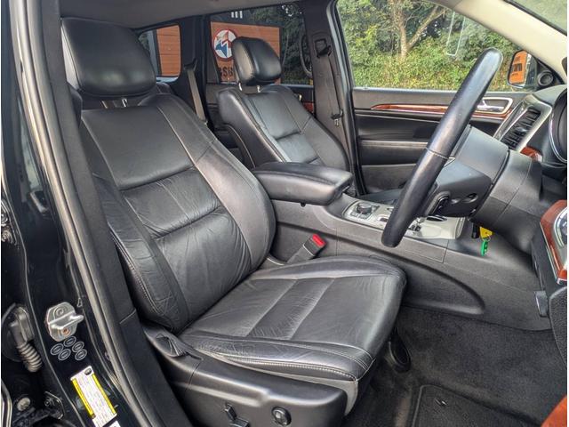 ジープ・グランドチェロキー リミテッド 4x4 新品☆NITTOリッジグラップラー☆4本 エアサスペンション WL専用18インチグロスブラックホイール パワーリアゲート シート&ステアリングヒーター オートヘッドライト コーナーセンサー(32枚目)