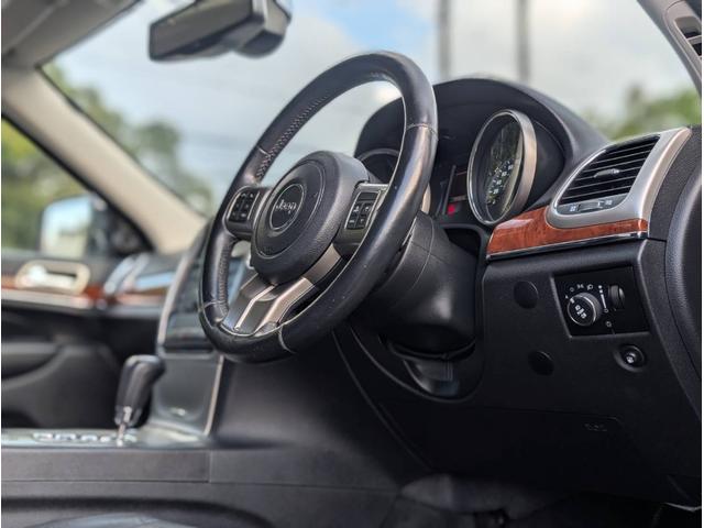 ジープ・グランドチェロキー リミテッド 4x4 新品☆NITTOリッジグラップラー☆4本 エアサスペンション WL専用18インチグロスブラックホイール パワーリアゲート シート&ステアリングヒーター オートヘッドライト コーナーセンサー(33枚目)