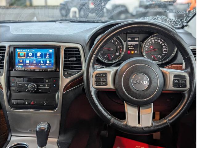 ジープ・グランドチェロキー リミテッド 4x4 新品☆NITTOリッジグラップラー☆4本 エアサスペンション WL専用18インチグロスブラックホイール パワーリアゲート シート&ステアリングヒーター オートヘッドライト コーナーセンサー(35枚目)