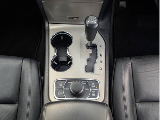 ジープ・グランドチェロキー リミテッド 4x4 新品☆NITTOリッジグラップラー☆4本 エアサスペンション WL専用18インチグロスブラックホイール パワーリアゲート シート&ステアリングヒーター オートヘッドライト コーナーセンサー(38枚目)