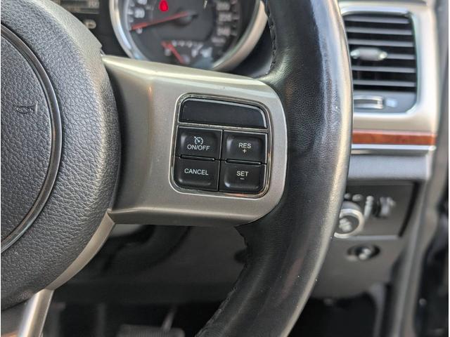 ジープ・グランドチェロキー リミテッド 4x4 新品☆NITTOリッジグラップラー☆4本 エアサスペンション WL専用18インチグロスブラックホイール パワーリアゲート シート&ステアリングヒーター オートヘッドライト コーナーセンサー(49枚目)