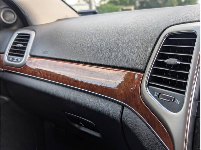 ジープ・グランドチェロキー リミテッド 4x4 新品☆NITTOリッジグラップラー☆4本 エアサスペンション WL専用18インチグロスブラックホイール パワーリアゲート シート&ステアリングヒーター オートヘッドライト コーナーセンサー(54枚目)