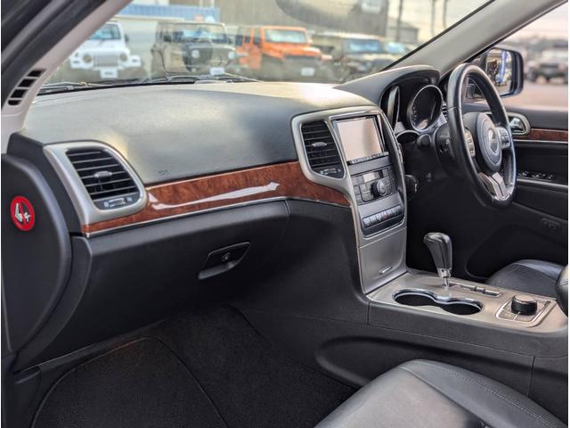 ジープ・グランドチェロキー リミテッド 4x4 新品☆NITTOリッジグラップラー☆4本 エアサスペンション WL専用18インチグロスブラックホイール パワーリアゲート シート&ステアリングヒーター オートヘッドライト コーナーセンサー(55枚目)