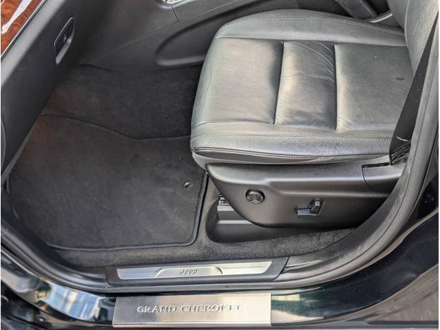 ジープ・グランドチェロキー リミテッド 4x4 新品☆NITTOリッジグラップラー☆4本 エアサスペンション WL専用18インチグロスブラックホイール パワーリアゲート シート&ステアリングヒーター オートヘッドライト コーナーセンサー(56枚目)