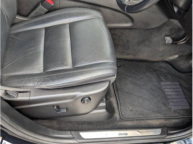 ジープ・グランドチェロキー リミテッド 4x4 新品☆NITTOリッジグラップラー☆4本 エアサスペンション WL専用18インチグロスブラックホイール パワーリアゲート シート&ステアリングヒーター オートヘッドライト コーナーセンサー(63枚目)