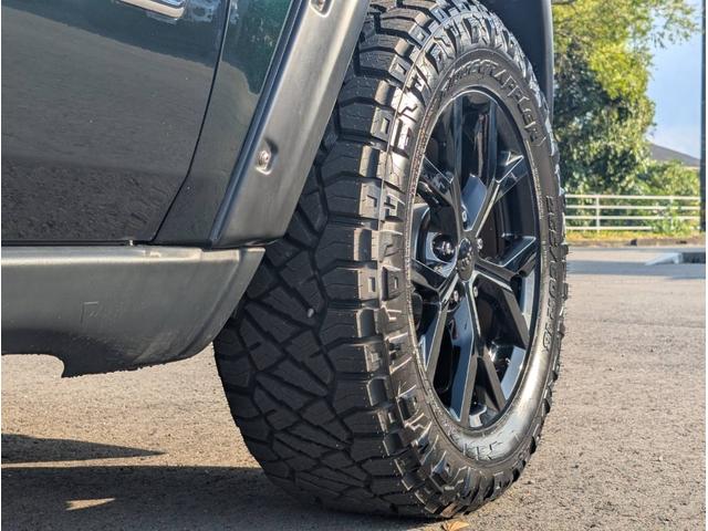 ジープ・グランドチェロキー リミテッド 4x4 新品☆NITTOリッジグラップラー☆4本 エアサスペンション WL専用18インチグロスブラックホイール パワーリアゲート シート&ステアリングヒーター オートヘッドライト コーナーセンサー(70枚目)