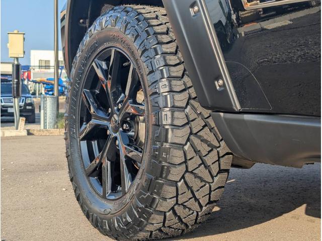 ジープ・グランドチェロキー リミテッド 4x4 新品☆NITTOリッジグラップラー☆4本 エアサスペンション WL専用18インチグロスブラックホイール パワーリアゲート シート&ステアリングヒーター オートヘッドライト コーナーセンサー(72枚目)
