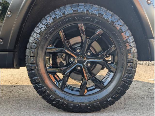 ジープ・グランドチェロキー リミテッド 4x4 新品☆NITTOリッジグラップラー☆4本 エアサスペンション WL専用18インチグロスブラックホイール パワーリアゲート シート&ステアリングヒーター オートヘッドライト コーナーセンサー(73枚目)