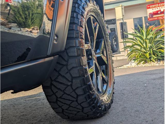 ジープ・グランドチェロキー リミテッド 4x4 新品☆NITTOリッジグラップラー☆4本 エアサスペンション WL専用18インチグロスブラックホイール パワーリアゲート シート&ステアリングヒーター オートヘッドライト コーナーセンサー(74枚目)