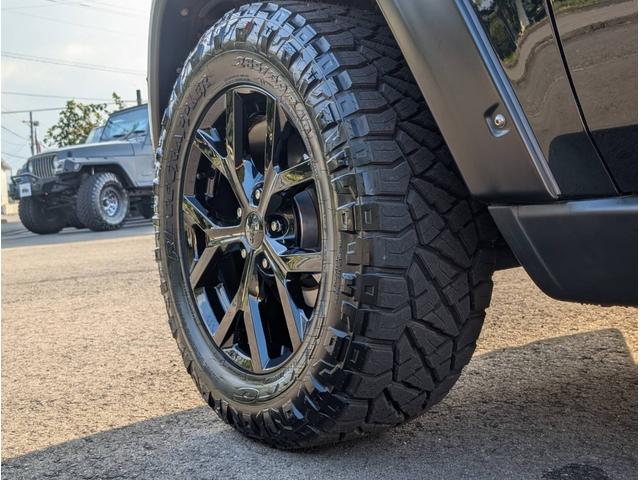 ジープ・グランドチェロキー リミテッド 4x4 新品☆NITTOリッジグラップラー☆4本 エアサスペンション WL専用18インチグロスブラックホイール パワーリアゲート シート&ステアリングヒーター オートヘッドライト コーナーセンサー(76枚目)