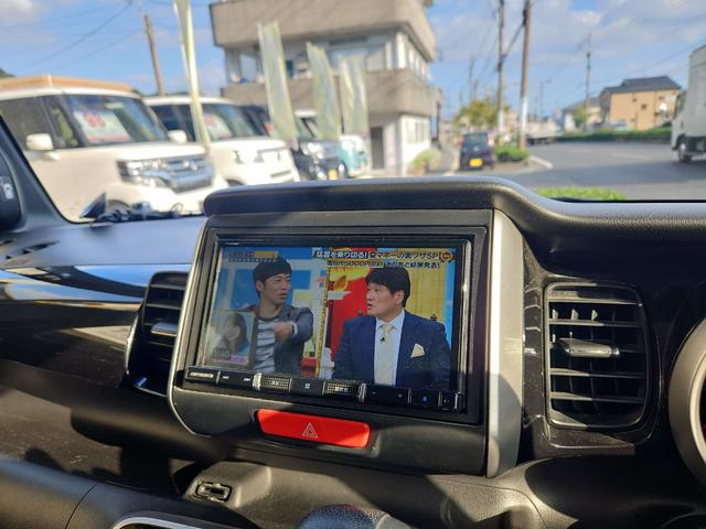 Ｎ－ＢＯＸカスタム Ｇ　ＳＳパッケージ　両側電動スライドドア　ＴＶ　衝突被害軽減システム　ＨＩＤ　スマートキー　アイドリングストップ　ベンチシート　ＣＶＴ　盗難防止システム　ＡＢＳ　ＥＳＣ　アルミホイール　エアコン　パワーステアリング（2枚目）